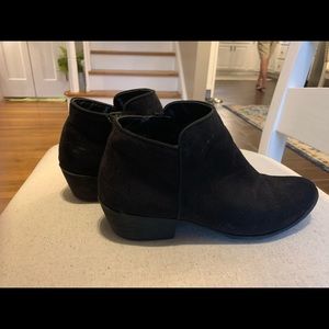 Simply Vera Zip-up Booties